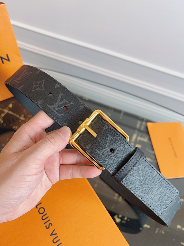 ルイヴィトンベルト正面デザイン